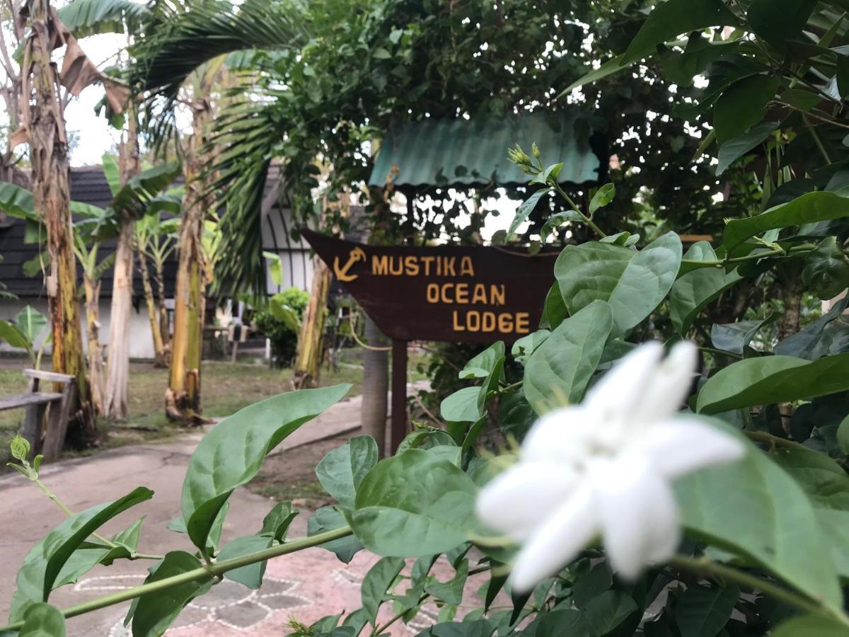 Mustika Ocean Lodge Gili Air Exteriör bild