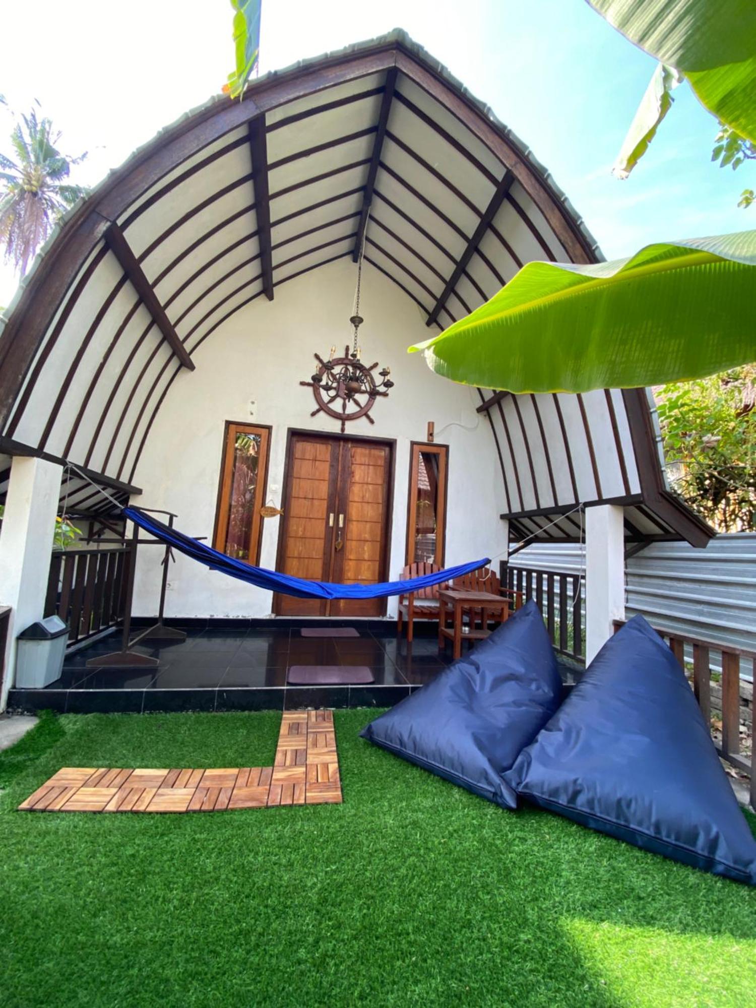 Mustika Ocean Lodge Gili Air Exteriör bild
