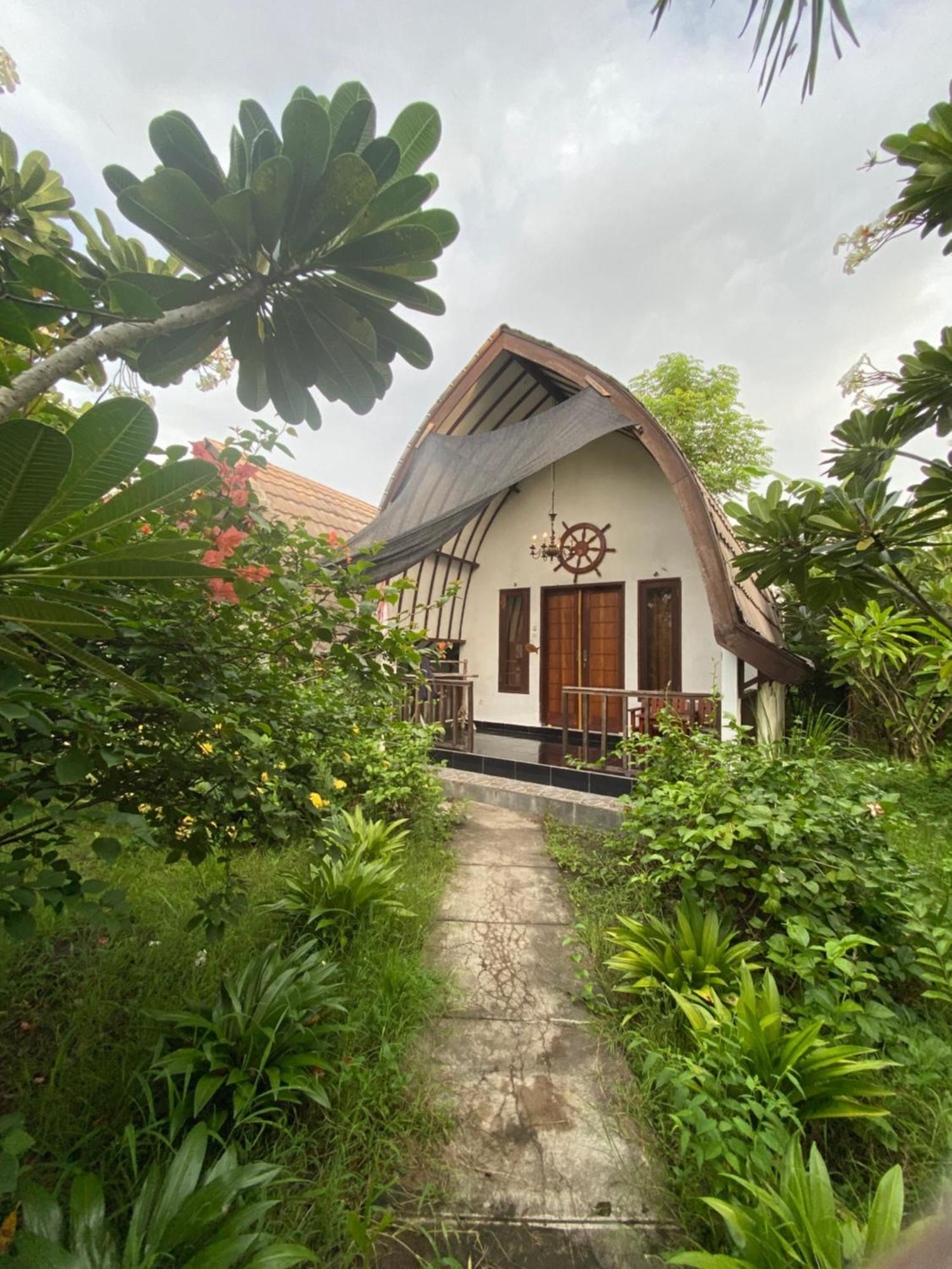 Mustika Ocean Lodge Gili Air Exteriör bild